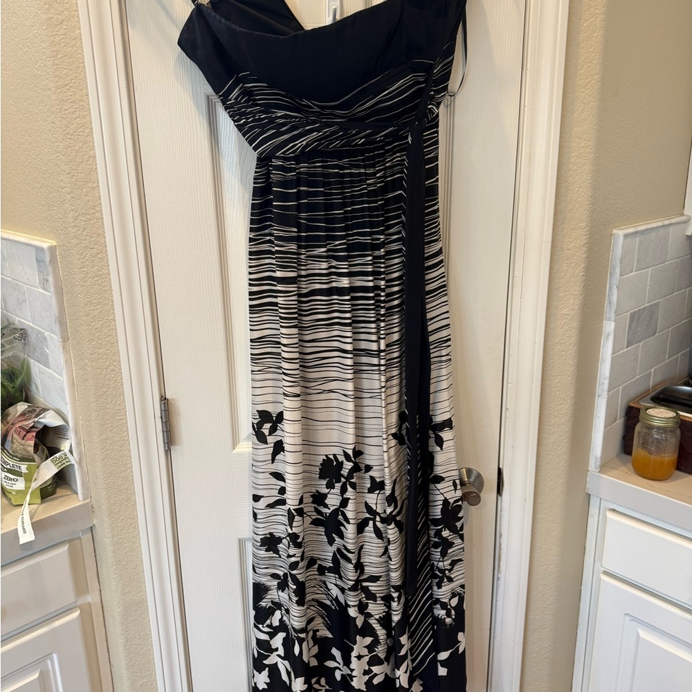 BCBGMaxAzria Black and White Striped Floral Dress size 6